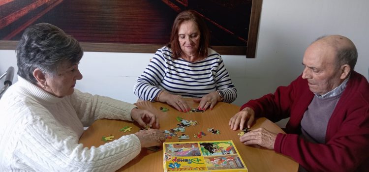Celebramos el Día Internacional del Puzzle: una actividad terapéutica con grandes beneficios
